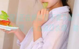 正在纠结要不要下载“51吃瓜网”的链接，小心流口水哦，哈哈。