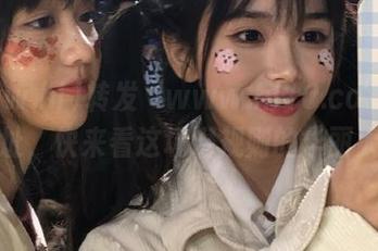 转发‘www.hl10.co’的八卦地址，快来看这场潜规则的华丽大戏！