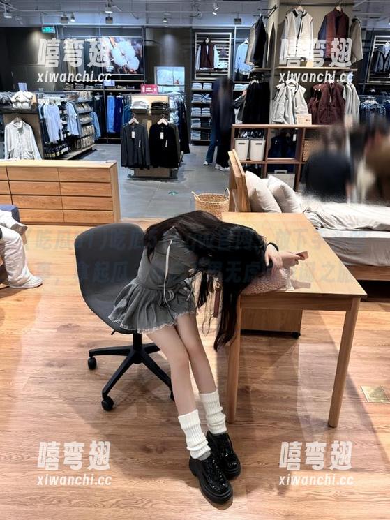 吃瓜51 吃瓜51cgw官网:放下手头的事,拿起瓜,开启无思无虑的荒诞之旅
