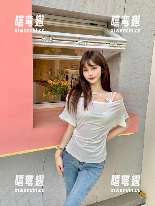 在线吃瓜网，首页宛如一场狂欢，关注点却总在临时抢镜的花边新闻上！